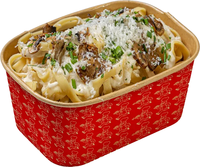 L’Alfredo : fettuccine en sauce Alfredo, champignons, ciboulette et parmesan, dans le bol rouge Le Pastaman.